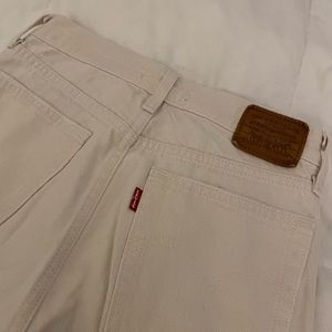 CREAM COLOURED LEVIS JEANS
